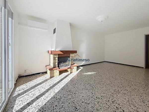 Malaucène (84340) Au cœur du village de Malaucène, maison avec jardin intime et stationnement privatif
