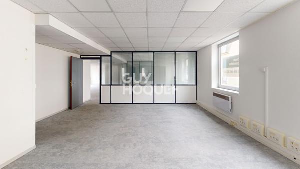 LOCAL PRO 250 m2 ; 4 places de stationnement PRIVES