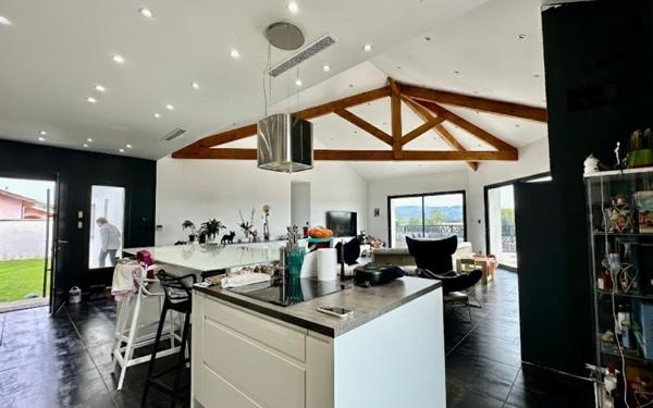 Maison à vendre    6 pièces •  Savas-Mépin