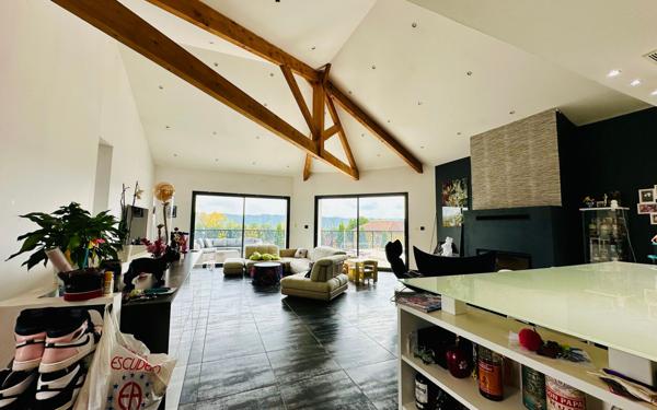 Maison à vendre    6 pièces •  Savas-Mépin