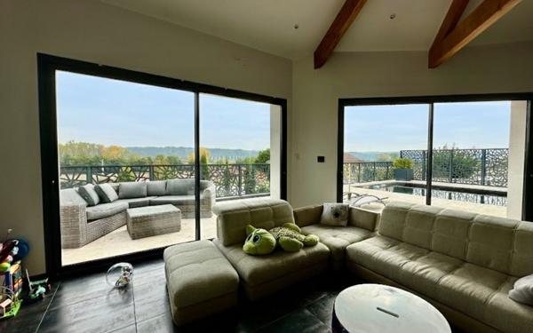 Maison à vendre    6 pièces •  Savas-Mépin