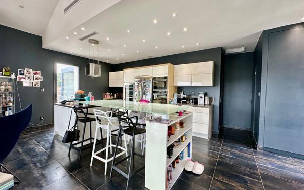 Maison à vendre    6 pièces •  Savas-Mépin