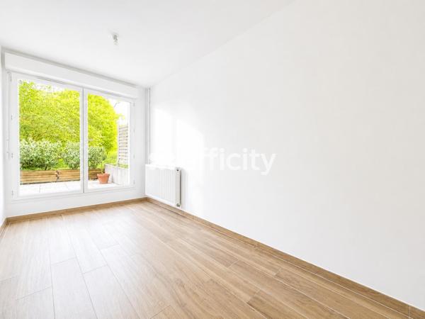 Appartement
         2 pièces
        - 42 m² 210 000 € *