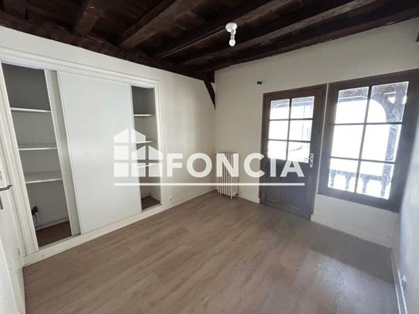 Location Appartement 4 pièces 86.9 m² - CAGE A Laon 02000