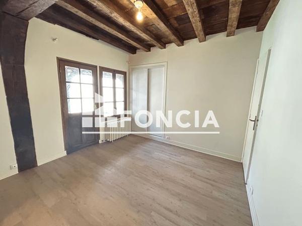 Location Appartement 4 pièces 86.9 m² - CAGE A Laon 02000