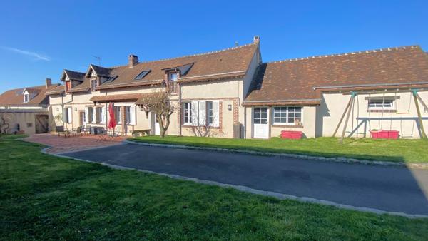 CHARTRES AGGLO - Accès Centre et Gare rapide Magnifique Longère rénovée avec goût de 184m² sol sur 700m² de terrain