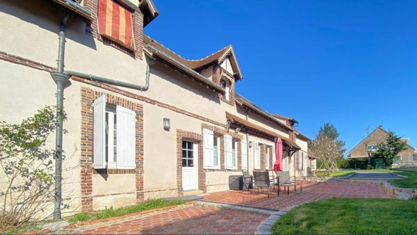 CHARTRES AGGLO - Accès Centre et Gare rapide Magnifique Longère rénovée avec goût de 184m² sol sur 700m² de terrain
