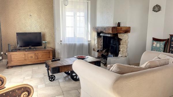 CHARTRES AGGLO - Accès Centre et Gare rapide Magnifique Longère rénovée avec goût de 184m² sol sur 700m² de terrain