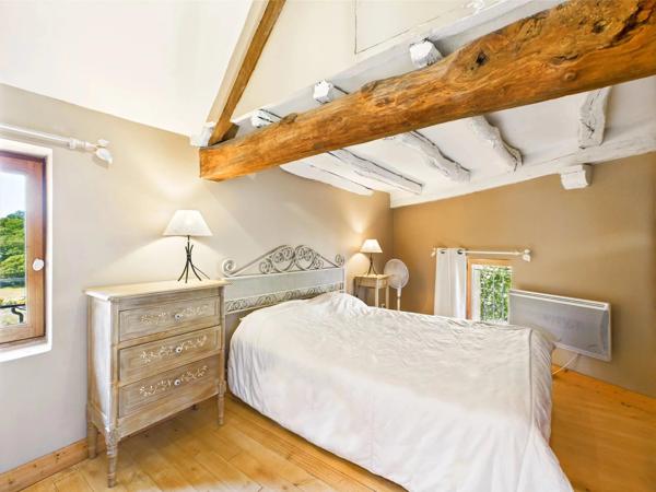 Un charmant ensemble de maisons en pierre – une opportunité de vie et d’affaire