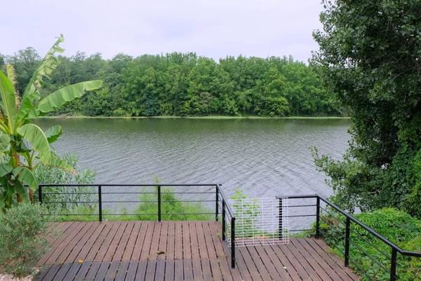 Maison bord de Lot avec appartement- ideale pour le location