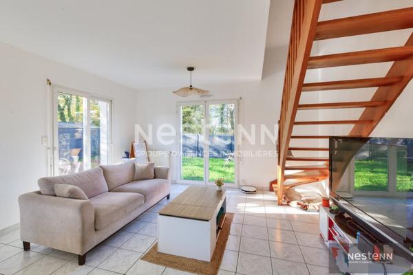 A VENDRE : Maison avec vie de plain pied, sur un terrain entièrement constructible, à 3 minutes du centre de Quessoy.