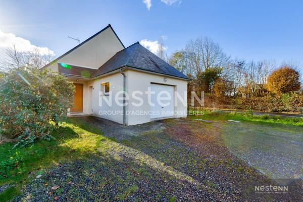 A VENDRE : Maison avec vie de plain pied, sur un terrain entièrement constructible, à 3 minutes du centre de Quessoy.