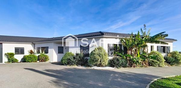 Villa familiale 6 chambres, de plain-pied, avec piscine, double garage et dépendance.