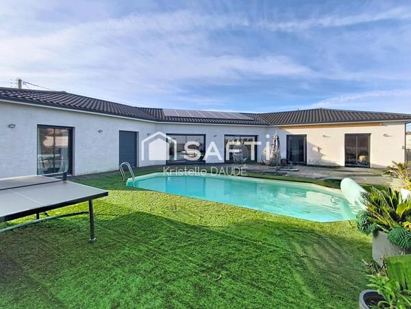 Villa familiale 6 chambres, de plain-pied, avec piscine, double garage et dépendance.