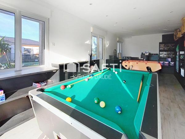 Villa familiale 6 chambres, de plain-pied, avec piscine, double garage et dépendance.