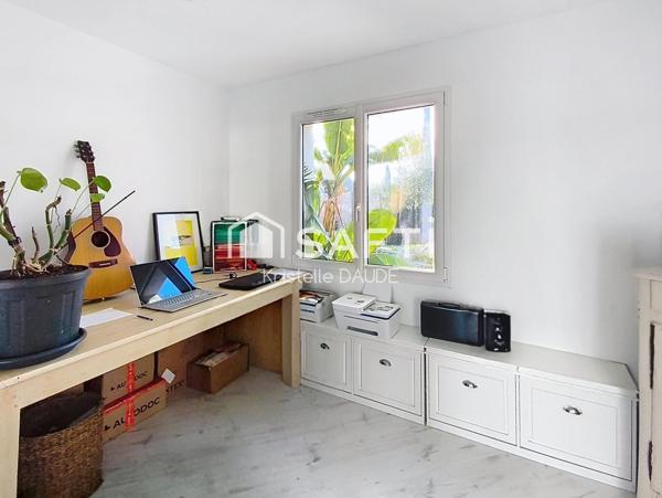 Villa familiale 6 chambres, de plain-pied, avec piscine, double garage et dépendance.