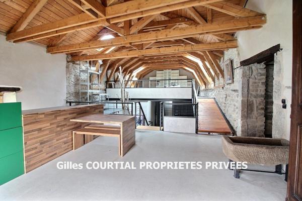 Yssingeaux, 43200 Tènement immobilier comprenant deux corps de ferme en pierre dont un rénové de 240 m² habitables, 5 chambres avec dépendances et un second à usage de dépendance, l'ensemble sur 1154m² de terrain