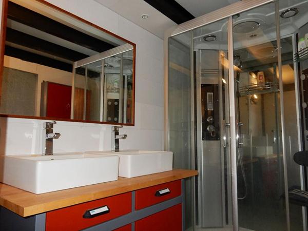 Yssingeaux, 43200 Tènement immobilier comprenant deux corps de ferme en pierre dont un rénové de 240 m² habitables, 5 chambres avec dépendances et un second à usage de dépendance, l'ensemble sur 1154m² de terrain