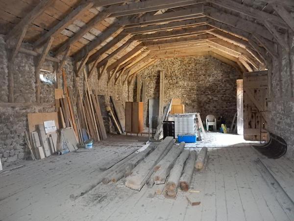 Yssingeaux, 43200 Tènement immobilier comprenant deux corps de ferme en pierre dont un rénové de 240 m² habitables, 5 chambres avec dépendances et un second à usage de dépendance, l'ensemble sur 1154m² de terrain