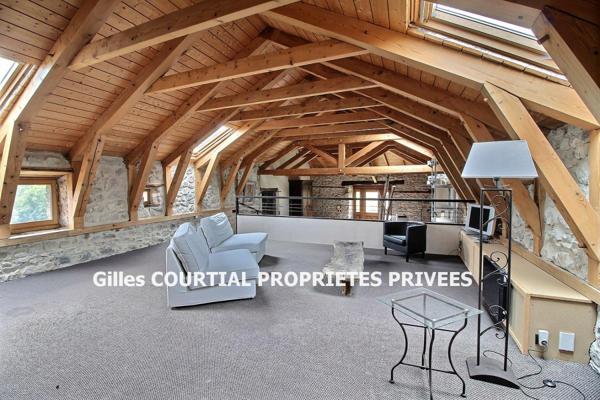 Yssingeaux, 43200 Tènement immobilier comprenant deux corps de ferme en pierre dont un rénové de 240 m² habitables, 5 chambres avec dépendances et un second à usage de dépendance, l'ensemble sur 1154m² de terrain
