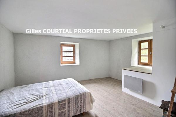 Yssingeaux, 43200 Tènement immobilier comprenant deux corps de ferme en pierre dont un rénové de 240 m² habitables, 5 chambres avec dépendances et un second à usage de dépendance, l'ensemble sur 1154m² de terrain