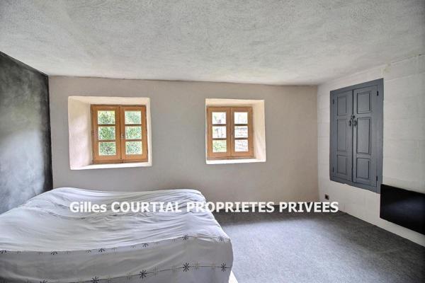 Yssingeaux, 43200 Tènement immobilier comprenant deux corps de ferme en pierre dont un rénové de 240 m² habitables, 5 chambres avec dépendances et un second à usage de dépendance, l'ensemble sur 1154m² de terrain
