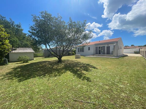 Maison rénovée de 116 m² avec grand jardin et belle pièce de vie à 1,5 km de la Citadelle