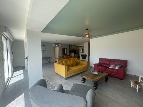 Maison rénovée de 116 m² avec grand jardin et belle pièce de vie à 1,5 km de la Citadelle