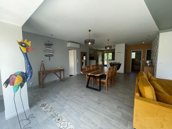 Maison rénovée de 116 m² avec grand jardin et belle pièce de vie à 1,5 km de la Citadelle