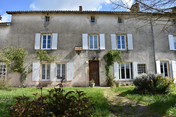 Belle et grande maison familiale à rafraîchir