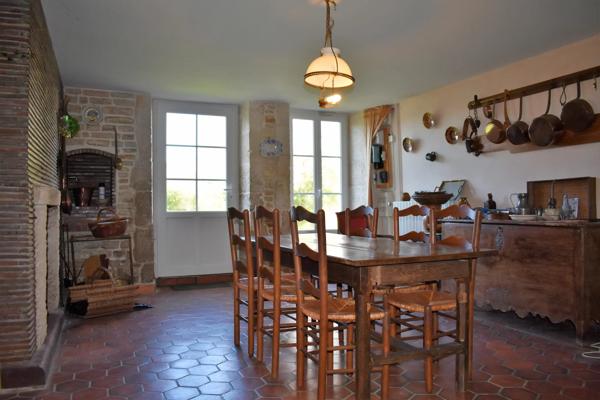 Belle et grande maison familiale à rafraîchir