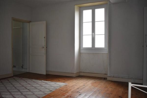Belle et grande maison familiale à rafraîchir