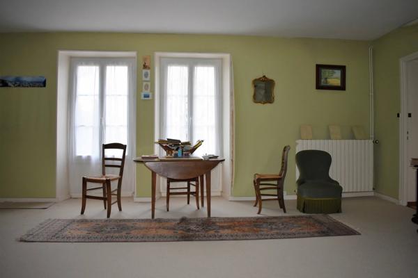 Belle et grande maison familiale à rafraîchir