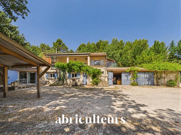 Lauris Maison 170 m² à réinventer sur terrain de 2.4 ha avec foret Vue dégagée