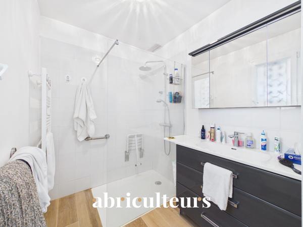 Lauris Maison 170 m² à réinventer sur terrain de 2.4 ha avec foret Vue dégagée