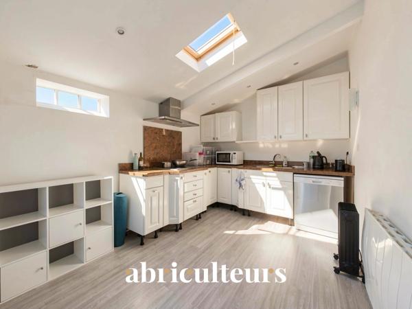 Lauris Maison 170 m² à réinventer sur terrain de 2.4 ha avec foret Vue dégagée