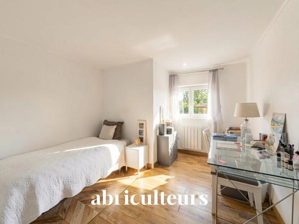 Lauris Maison 170 m² à réinventer sur terrain de 2.4 ha avec foret Vue dégagée
