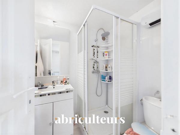 Lauris Maison 170 m² à réinventer sur terrain de 2.4 ha avec foret Vue dégagée