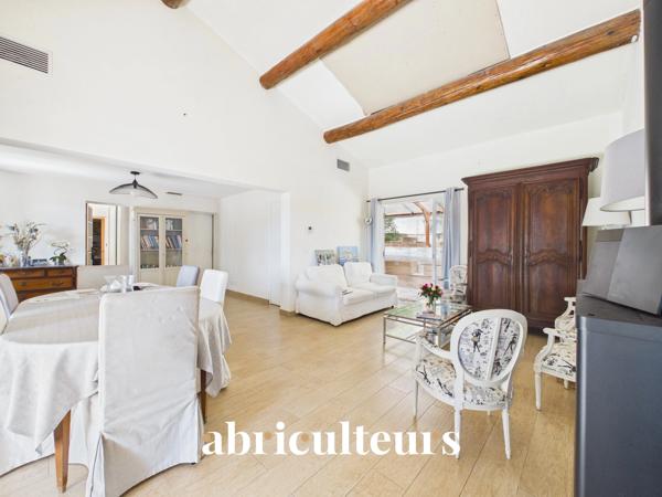 Lauris Maison 170 m² à réinventer sur terrain de 2.4 ha avec foret Vue dégagée