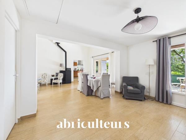 Lauris Maison 170 m² à réinventer sur terrain de 2.4 ha avec foret Vue dégagée