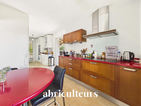 Lauris Maison 170 m² à réinventer sur terrain de 2.4 ha avec foret Vue dégagée
