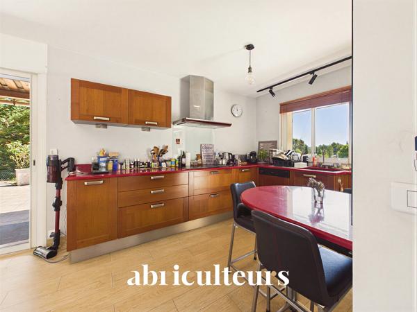 Lauris Maison 170 m² à réinventer sur terrain de 2.4 ha avec foret Vue dégagée