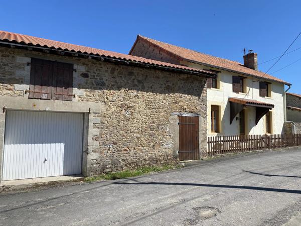 Une charmante maison de campagne avec granges et joli jardin!