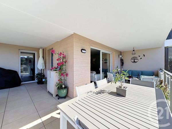 Appartement T4 à vendre  4 pièces - 88,50 m 2   ST RAPHAEL  - 83