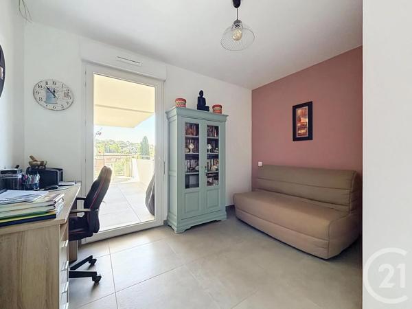 Appartement T4 à vendre  4 pièces - 88,50 m 2   ST RAPHAEL  - 83