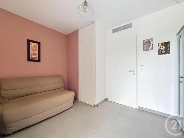 Appartement T4 à vendre  4 pièces - 88,50 m 2   ST RAPHAEL  - 83