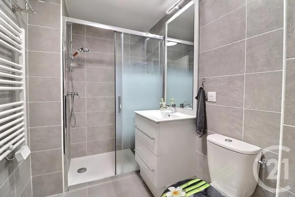 Appartement T4 à vendre  4 pièces - 88,50 m 2   ST RAPHAEL  - 83
