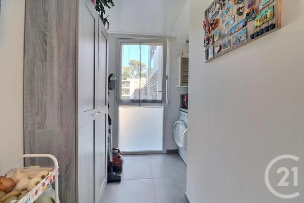 Appartement T4 à vendre  4 pièces - 88,50 m 2   ST RAPHAEL  - 83