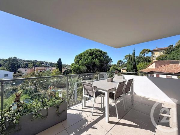 Appartement T4 à vendre  4 pièces - 88,50 m 2   ST RAPHAEL  - 83