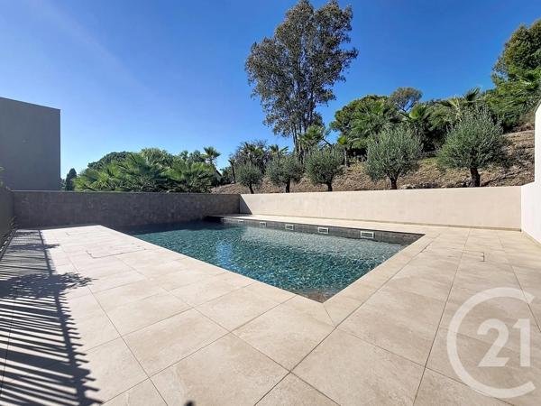 Appartement T4 à vendre  4 pièces - 88,50 m 2   ST RAPHAEL  - 83